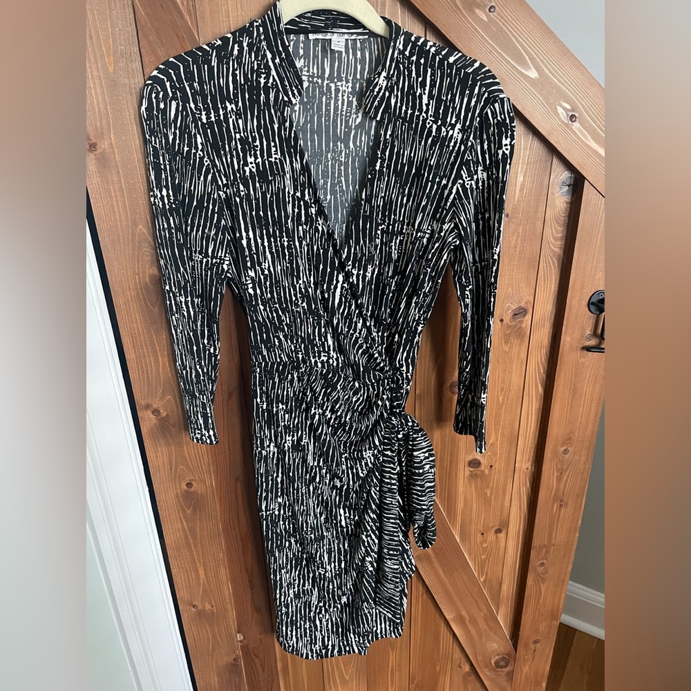 Maggy London Black and White 3/4 Sleeve Wrap Dress - size 4